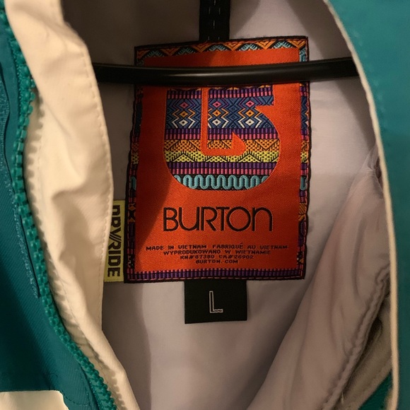 Women’s Burton snowboarding jacket - Picture 3 of 3
